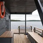 Båthotell Saunalautta Sisu *