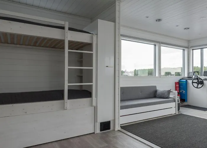 Saunalautta Sisu 船上ホテル *