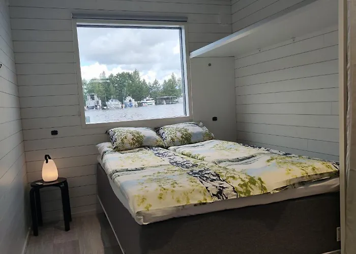 船上ホテル Saunalautta Sisu イマトラ